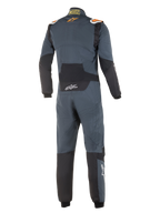 Alpinestars Hypertech-dragt, professionel racerdragt til biler, Asphalt Gray og fluorescerende orange, set bagfra, med sorte strækpaneler på lænden og albuerne, orange Alpinestars-logoer på skuldrene og hvid Hypertech-branding, strømlinet FIA-certificeret design.