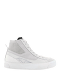 Alpinestars Stella Stated Podium sko, højhalset køre-sneaker til damer, hvid og lysegrå, tyk hvid vulkaniseret sål, ribbet tekstilpanel ved anklen, snørelukning, diskret logodetalje, retro urban skate-inspireret design