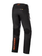 Alpinestars AMT-10R Drystar® XF bukser, sorte med orange detaljer, set bagfra med lodret orange Alpinestars-logo på venstre ben, teksturerede knæpaneler og Kevlar- og Matryx-branding, tekniske adventure touring motorcykelbukser