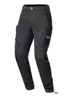 Alpinestars Actea bukser til damer, sorte motorcykelbukser, teknisk design til vejkørsel med cargo-sidelommer, hvidt A-star logo, rød MO.ST.EQ branding på knæet, integreret taljebælte og en moderne tilspidset pasform.