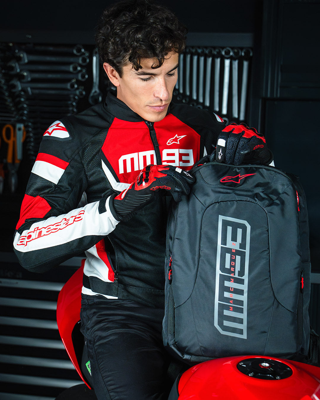 MM93 City Hunter V2 - Black Motorcycle Backpack | Alpinestars®